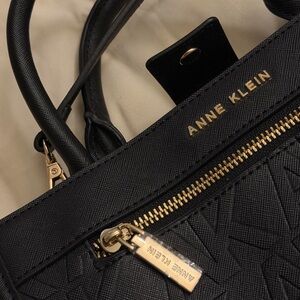 ✨ Black Anne Klein handbag with GOLD hardware
